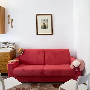 tu-casa-picturesque-guest-house-napoli.hotels-amalfi.com/